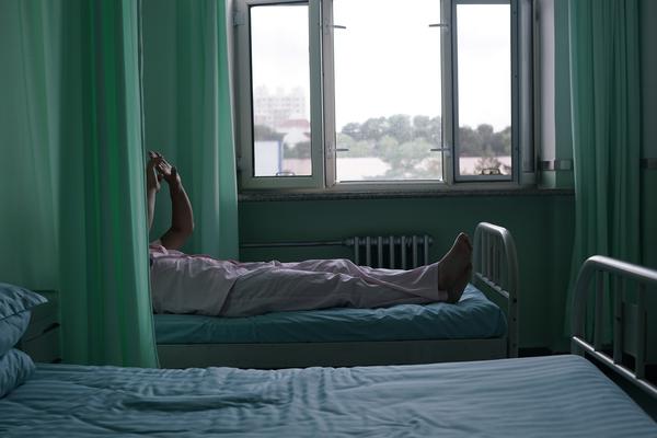 黄<金>白银期货成交额?暴涨，警惕黄金白银价格技术性回调