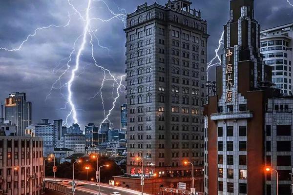 破,5.6万辆大关！福田欧曼销量狂飙背后：四大引擎驱动61%高增长！