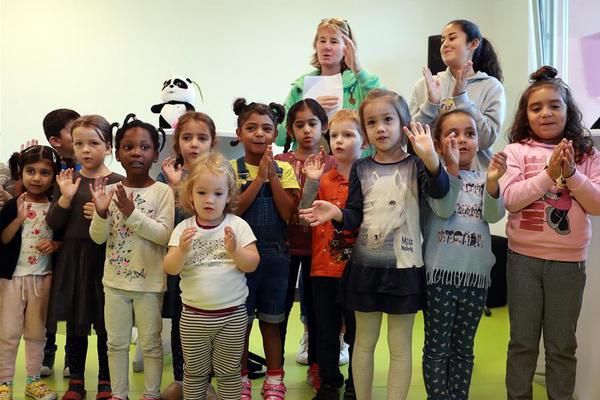 微软和亚<马>逊评级遭下调 Redburn分析师质疑生成式AI前景