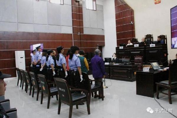 明冠新材:：202;5年半年度净利润亏损约5271万元