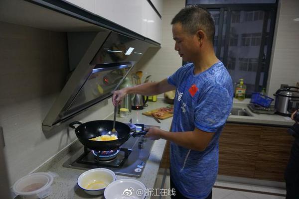 除了库克?，.特朗普昨天还见了老黄，所以市场不怕“半导体关税”？