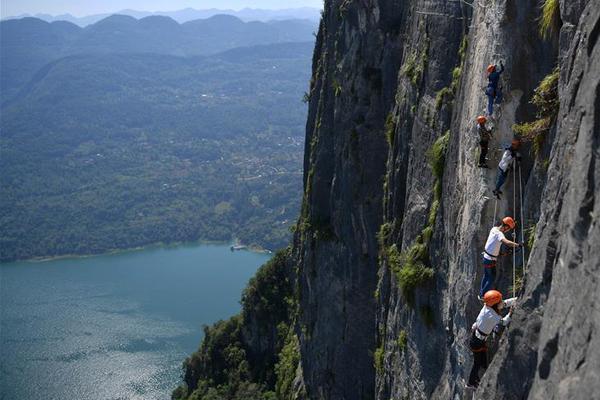 泽连斯基,发声 ?：没有任何迹象表明俄方准备结束战争！俄罗斯回应：乌方的指控是蓄意挑衅，旨在破坏俄美会谈