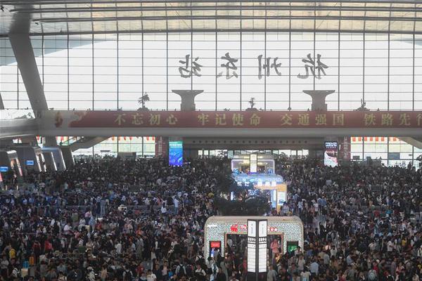 国<产>芯片重磅！中芯国际业绩亮眼！三季度迎半导体旺季，电子ETF（515260）盘中拉升1．7%斩获日线4连阳！