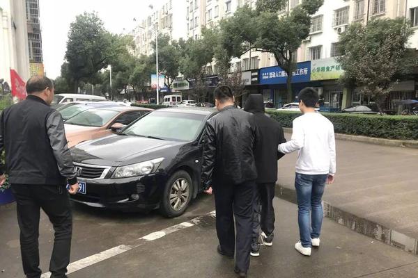 知名;科技分析师：AI革命仍处“开端”，尤其看好这10只股票！