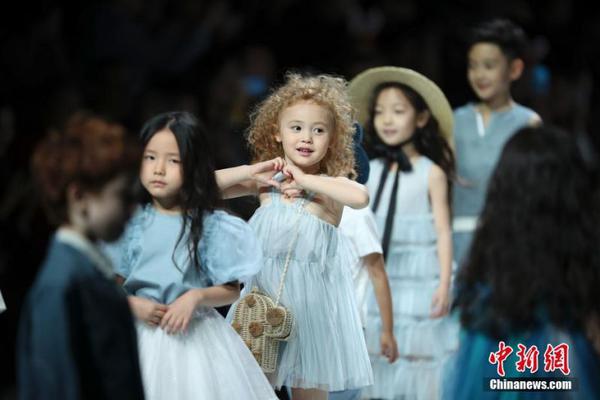 联<创>光!电累计回购171万股 金额9539万元