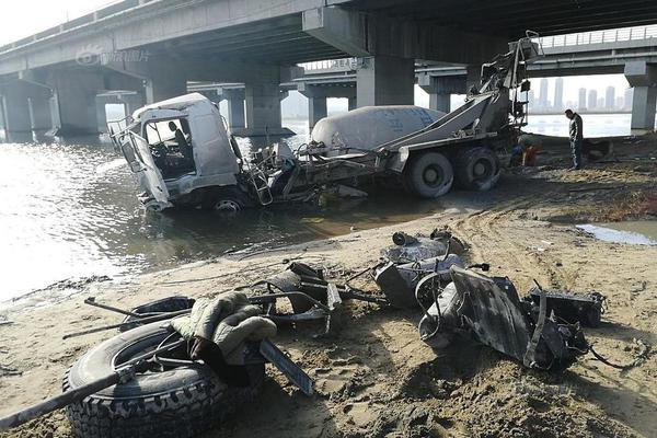 30岁是道.坎？, 中移动芒果卡套餐限年龄惹争议 | BUG