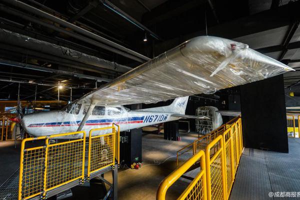 消息—称亚马逊重组食品杂货业务，将全食超市10万多员工纳入其绩效系统