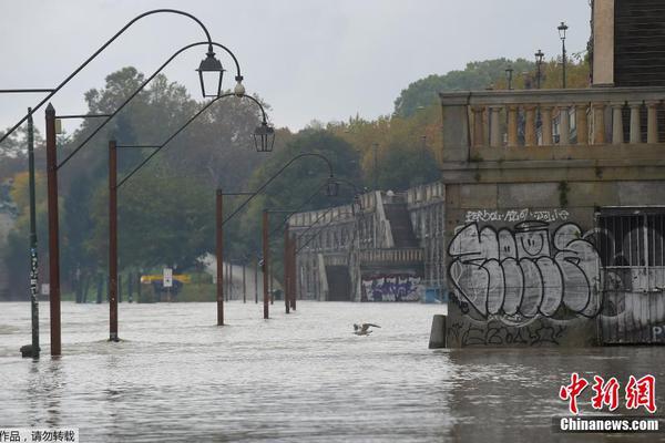 卢<伟>冰：小米下一代手机继续使用背屏设计