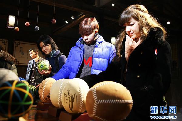 双<“>阿”共谋发展新篇！2025年东阿阿胶全生态合作伙伴大会高峰论坛启幕