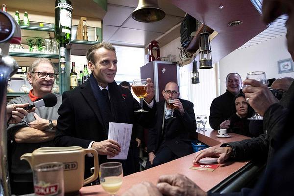 存<储>芯片板块震荡走高，时空科技涨停走出6连板