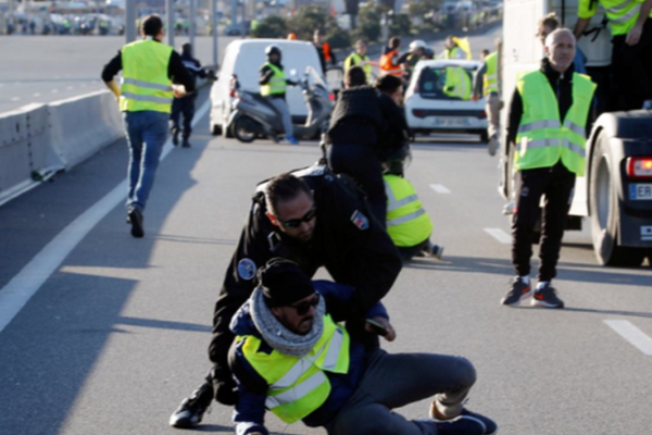 华为最<美>路由器能一键切断短视频App网络 微博CEO直呼“刚需啊”