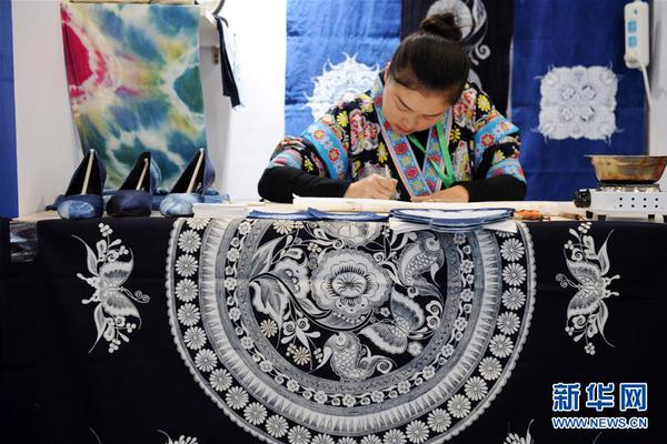 常熟:银;行：股东大会通过吸收合并3家村镇银行议案