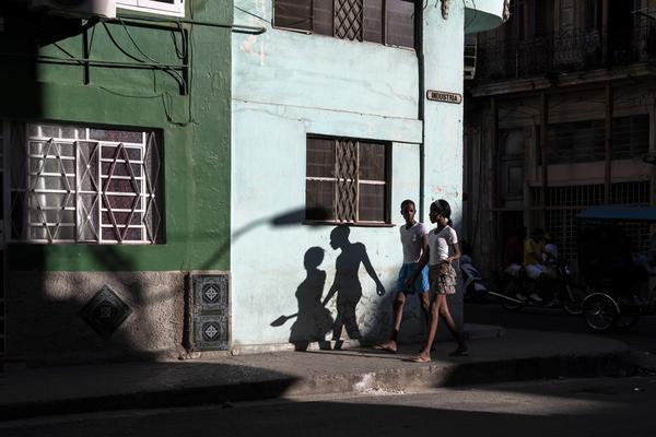 抖音!重拳.整治“高仿茅台”！吃喝板块韧性彰显，食品ETF（515710）逆市飘红！多家机构看好