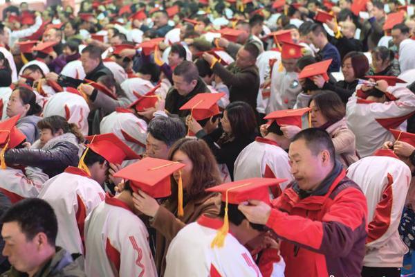 低度酒行业;上?市公司董秘观察：张裕A董秘姜建勋薪酬99.72万元 降薪25.24万元