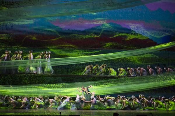 罗;永?浩VS贾国龙「互撕」风波暂歇：从数据看西贝争议，消费者在关注什么？