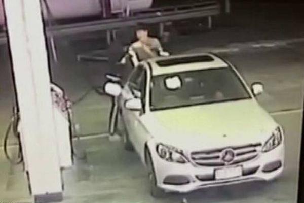 哔;哩哔哩(09626)逆市涨1.58% 自研单机游戏《逃离鸭科夫》累计销量突破50万份