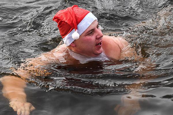 华为将于9月4日发布新款三折叠手机 博主：定价有惊喜