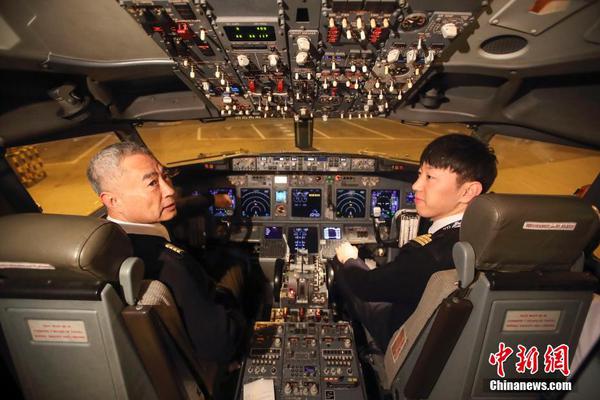 原创; 东港股?份：机器人产品已在政务、教育等领域实现落地交付