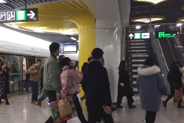 150亿!，上海独角,兽IPO敲钟了