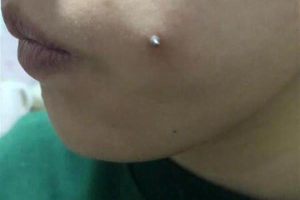 黑色星期五！美股重挫道指跌超500点，黄金大涨近2%