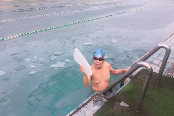 金信诺：.周庆华先生辞去公司联席总经理职务后，仍担任公司核心骨干职务