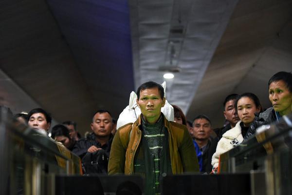 中国石‘油’：控股股:东拟将5.41亿股公司A股股份无偿划转至中国移动集团