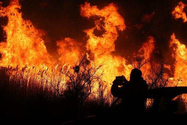 概;伦电子现5笔大宗交易 均为折价成交