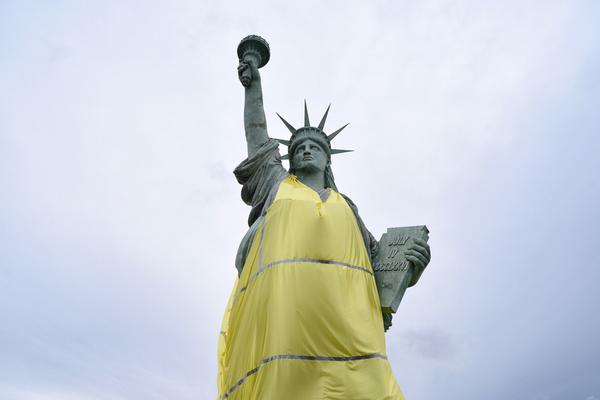 斥—资2;.2亿港元“买壳”，王振华之女王凯莉进军资本市场