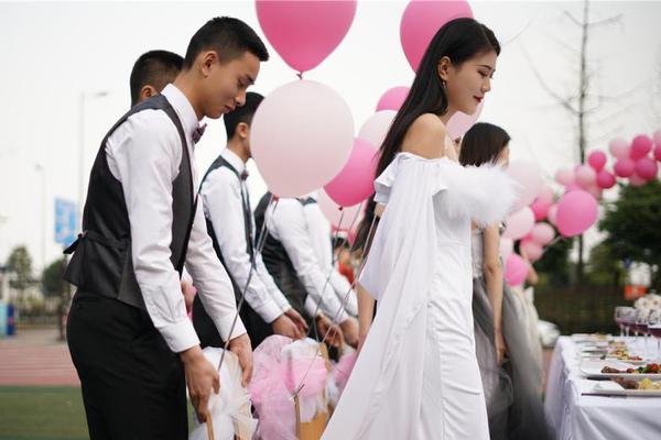 电,子.行业今日涨1.16%，主力资金净流出65.40亿元