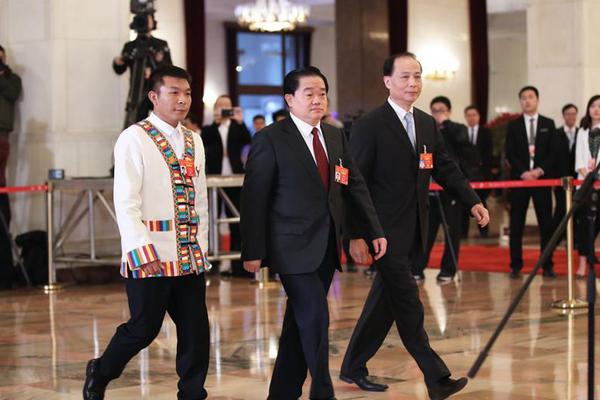 人:民网三评“外卖大战”之三：谁会赢，怎么赢？