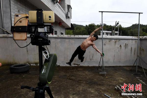 小米17“加量不加价”，价格4499元起，17Pro起售价4999元，搭载创新“妙享背屏”