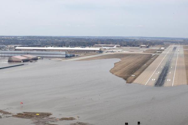 岩山科技：截至2025年;6月30日公司股东人数为553216户