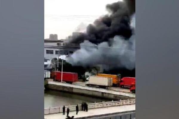 华.盛锂.电大宗交易成交20.00万股 成交额1865.80万元