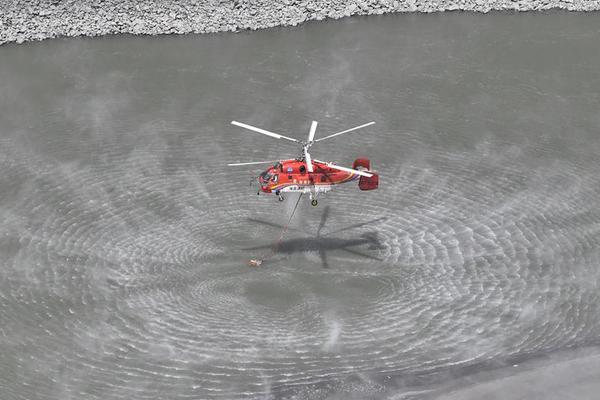 “—黑天鹅”突;袭！谷歌万亿市值面临拷问：若失Chrome，其余业务还值多少钱?