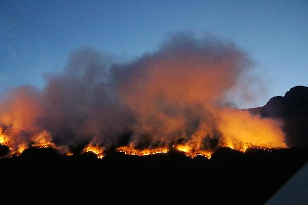 奕派科技!重磅发布“未来之翼”战略，2026款东风奕派eπ008限时先享价17.36万元
