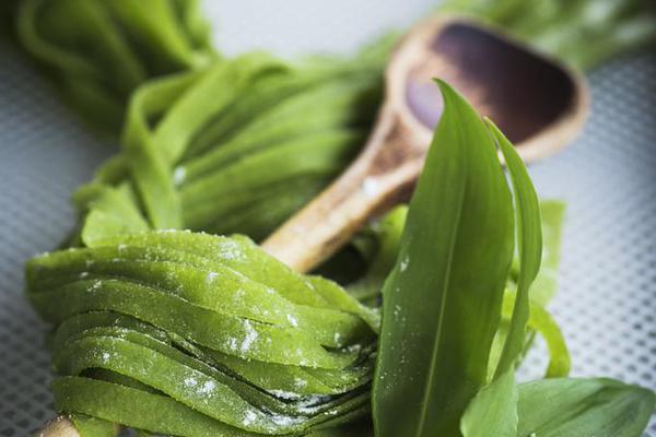 小金属!半年报|华阳新材毛利率仅0.54%垫底 靠非经常性损益“输血”、中报扣非归母净利润连亏三年