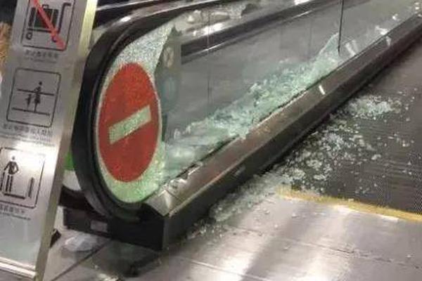 AppL!ovin(APP.US)三季度交出“高分答卷”: 营收猛增69% 现金流充沛 豪掷32亿加码回购