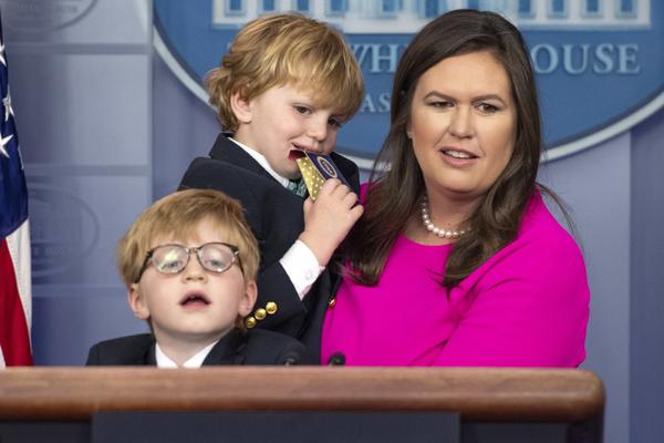 天孚通‘信’：控股股东天<孚>仁和转让301.1万股，总金额4.22亿元