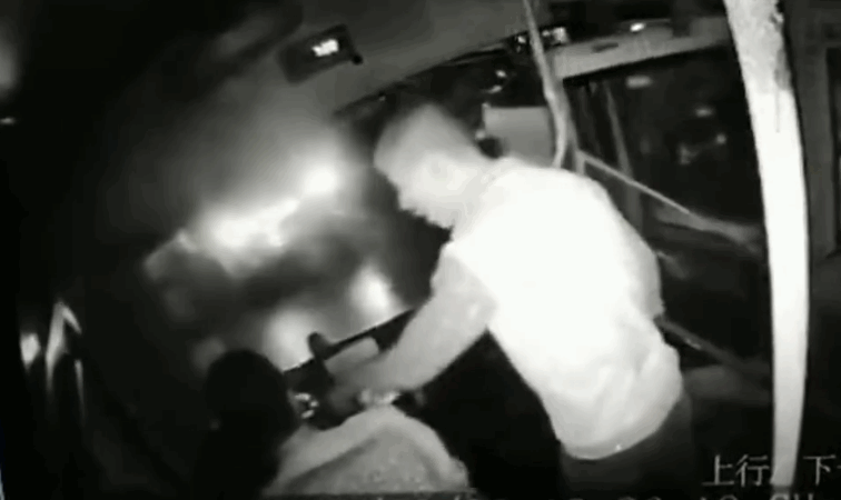 扣非<净>利暴跌1694%！良品铺子首现半年度亏损