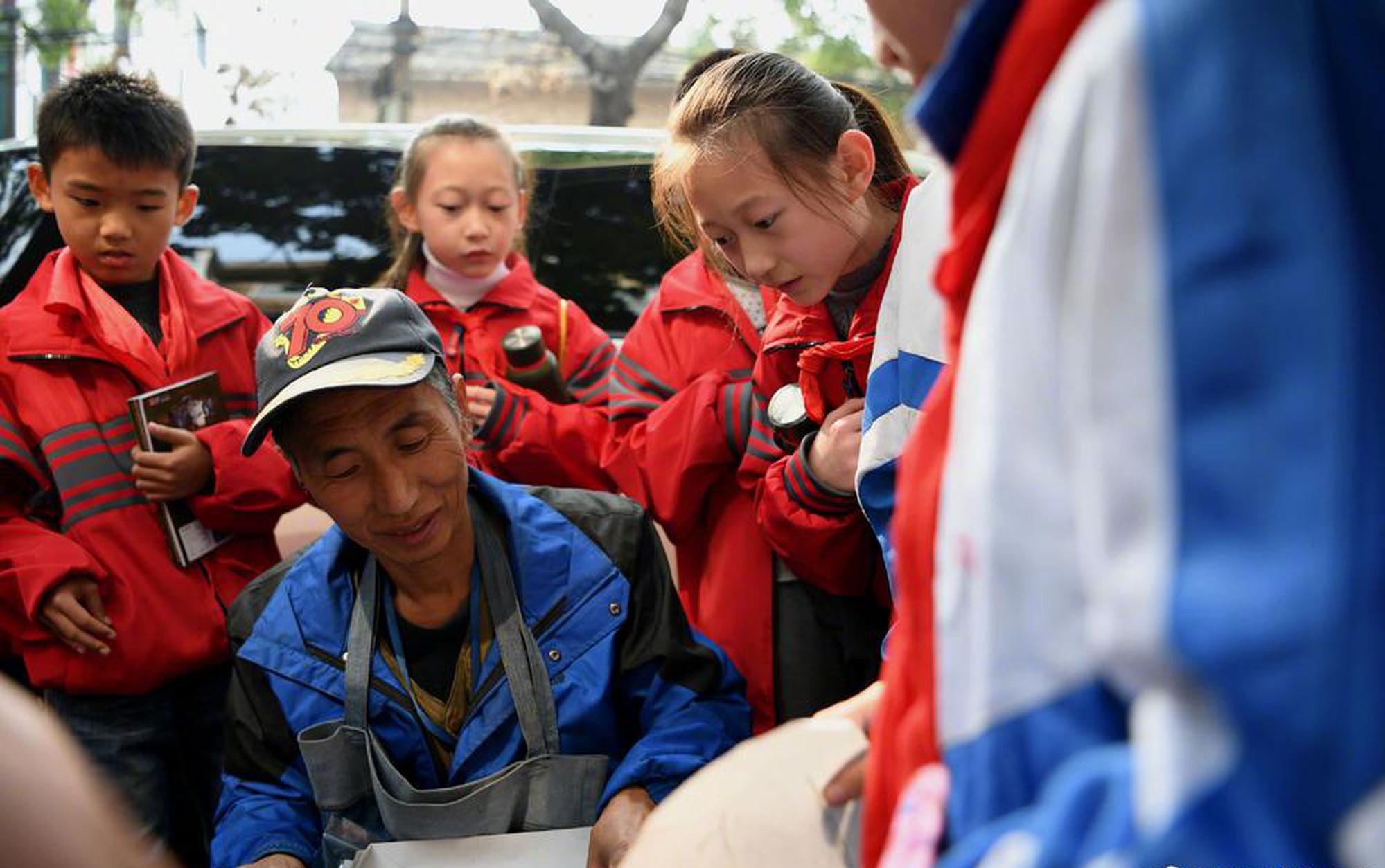 NC—E平台:<黄>金走势谨慎 受降息预期支撑