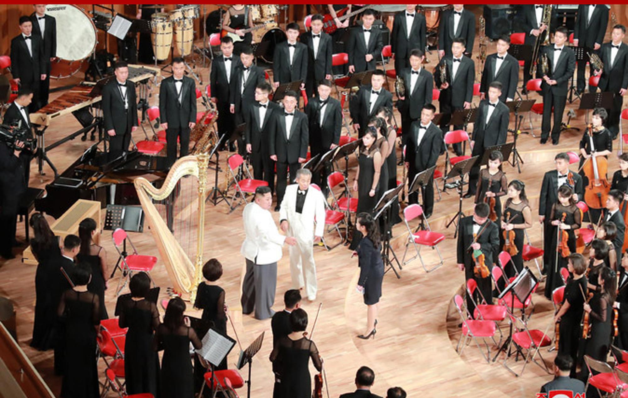 候?任纽约—市长表态支持星巴克罢工员工：不签新合同就不买咖啡