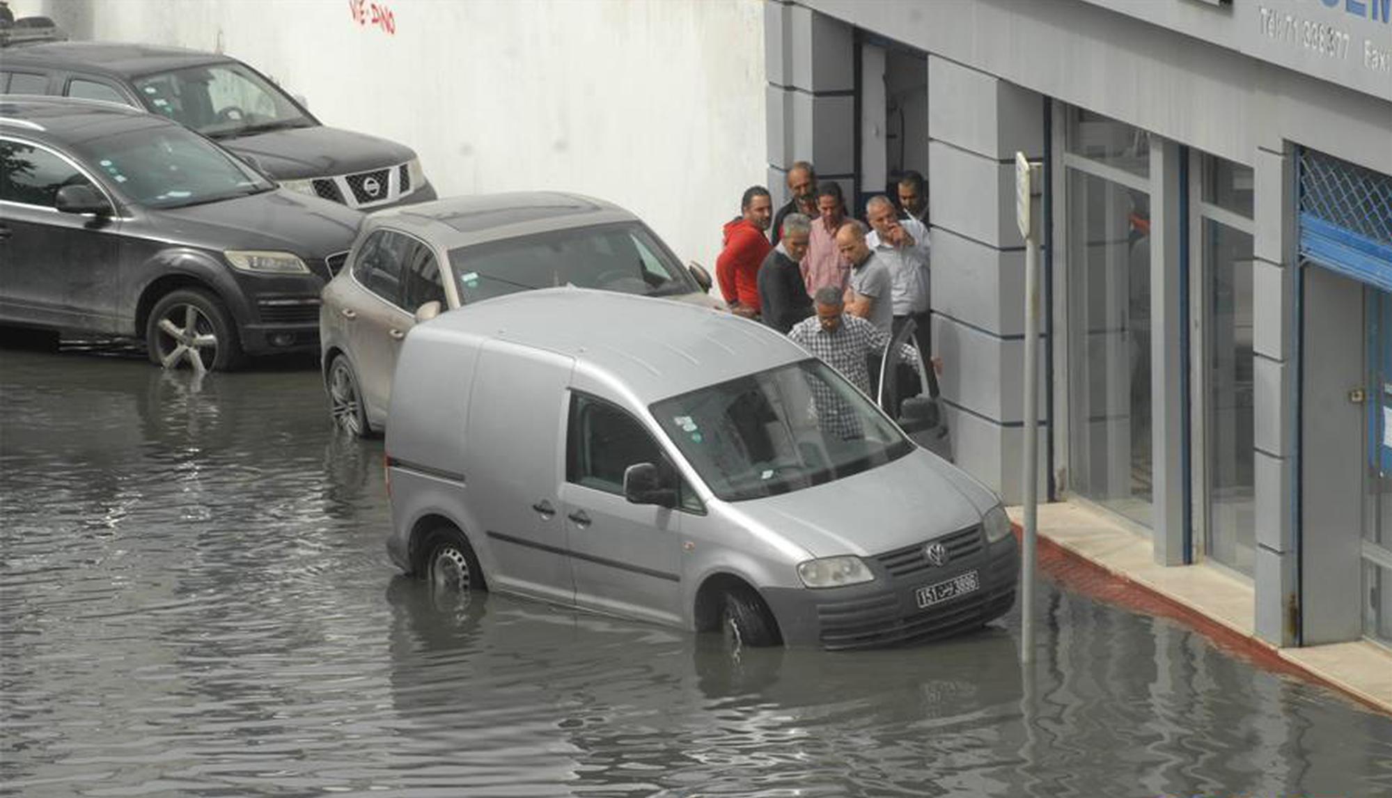 牛弹—琴：对香港火灾的两个没想到