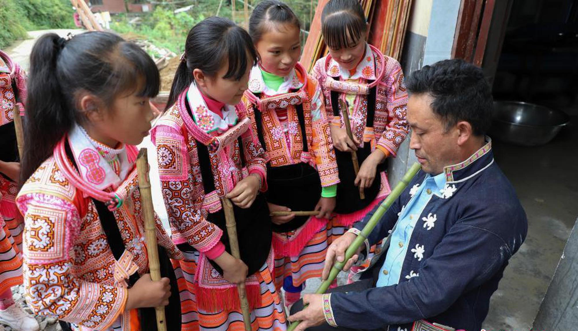 小红书概!念下跌1.62% 7股主力资金净流出超亿元