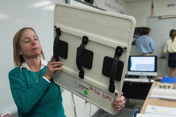 破局厨电行业智能化，;老板电器“食神”大模型再获省级殊荣，成AI应用实践样板