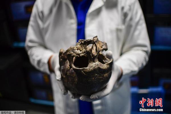 宗<馥>莉“心腹”严学峰被调查 娃哈哈浙江桶装水利润归谁？