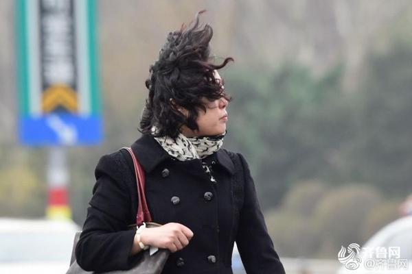 香港.大火之下，风暴眼中的竹棚工