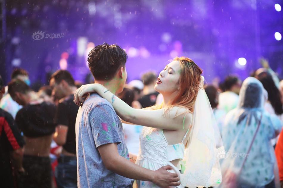 德永佳集团早盘涨近15% :中?期纯利同比增长约10.62%