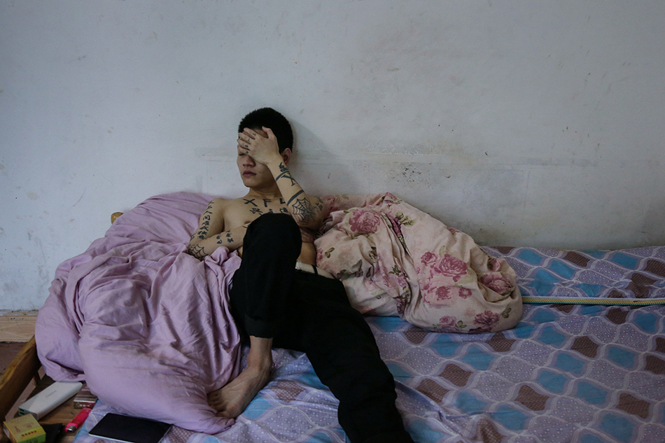 祁福利，因病去世{}