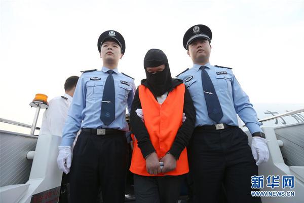 周 文;：遵循新发展理念做好经济工作