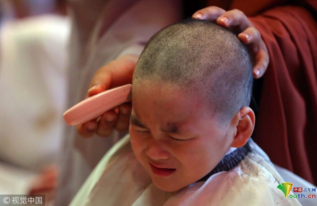 英伟?达豪掷,50亿美元入股英特尔，AI芯片霸主与昔日王者联手助推特朗普产业复兴计划